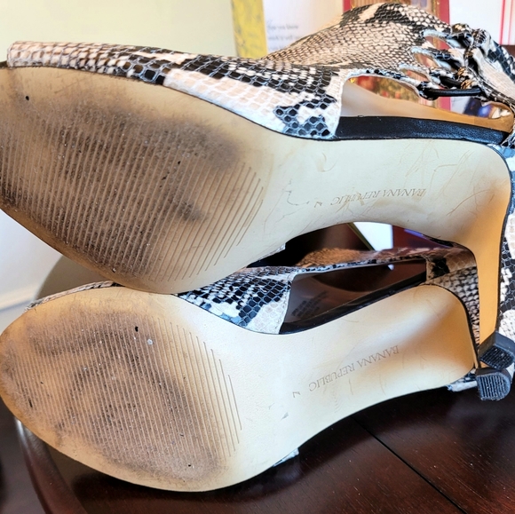 Banana Republic Averie Snakeskin Booties, 7M - Picture 5 of 14